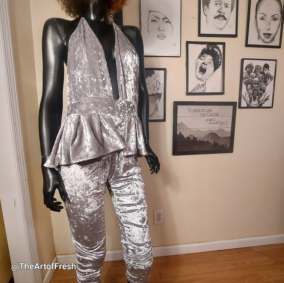 Elegant Silver Gray Velvet Jumpsuit with Halter Neckline - Picture 4 of 15